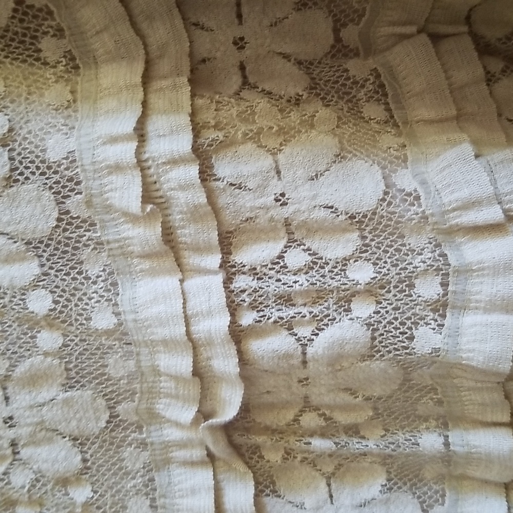 Tan lace skirt - Picture 2 of 4